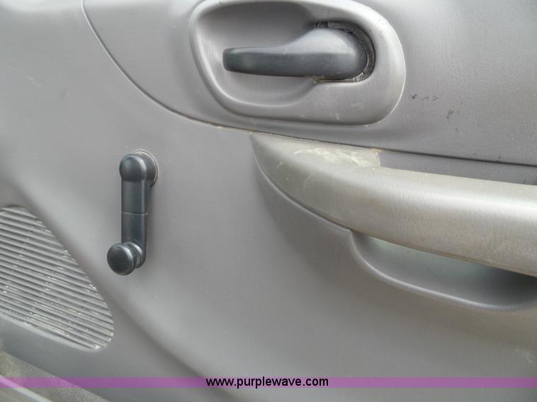 image for item J4026 2001 Ford F150 XL truck cab and chassis