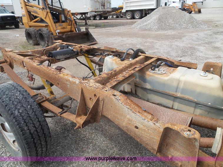 image for item J4026 2001 Ford F150 XL truck cab and chassis