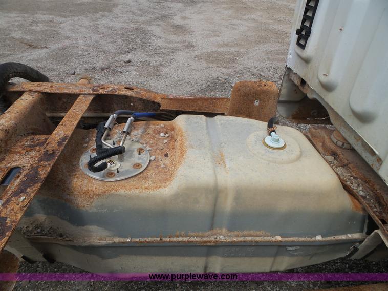 image for item J4026 2001 Ford F150 XL truck cab and chassis