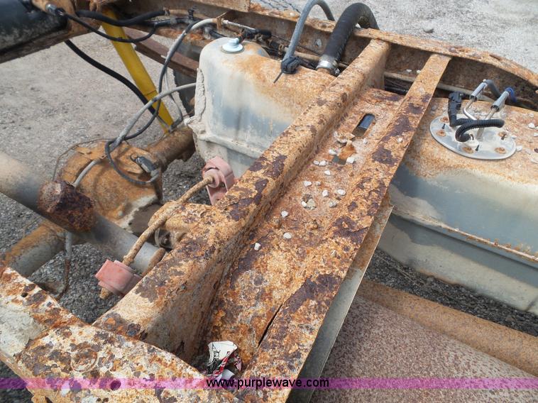 image for item J4026 2001 Ford F150 XL truck cab and chassis