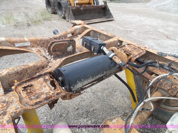 image for item J4026 2001 Ford F150 XL truck cab and chassis