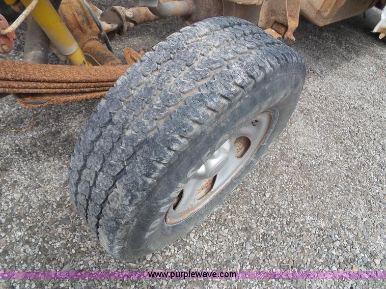 image for item J4026 2001 Ford F150 XL truck cab and chassis