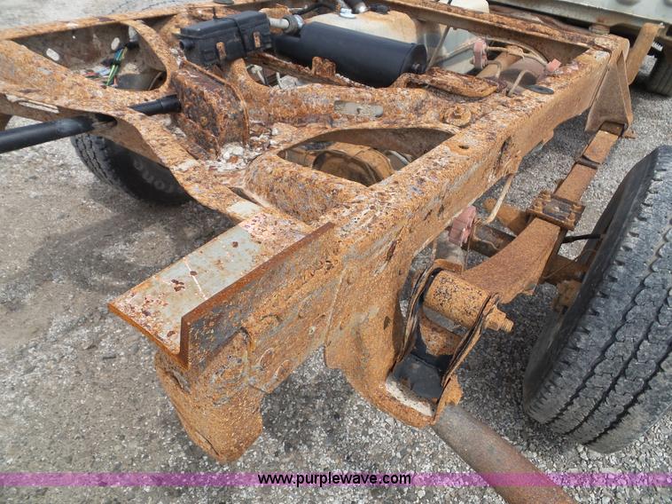 image for item J4026 2001 Ford F150 XL truck cab and chassis