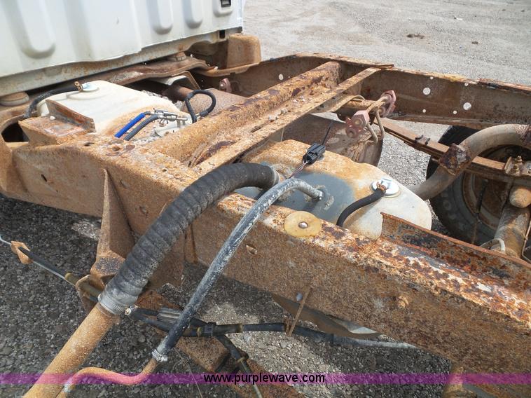 image for item J4026 2001 Ford F150 XL truck cab and chassis