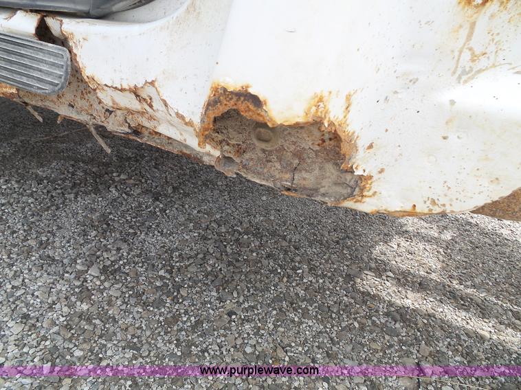 image for item J4026 2001 Ford F150 XL truck cab and chassis