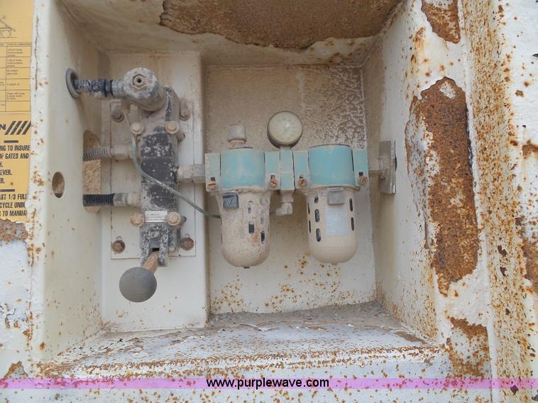 image for item J4027 2000 Ranco bottom dump trailer