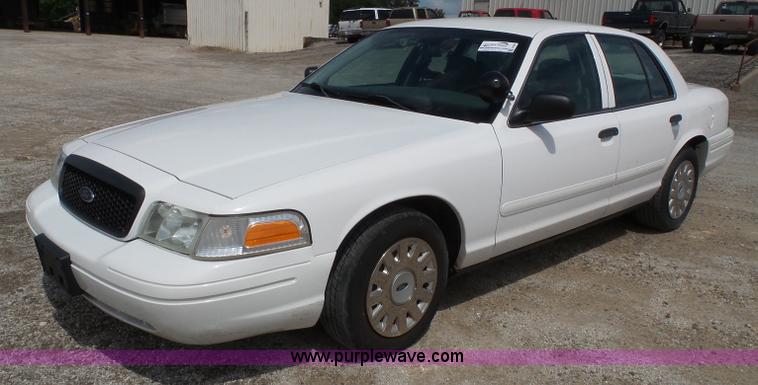 image for item J4029 2005 Ford Crown Victoria Police Interceptor