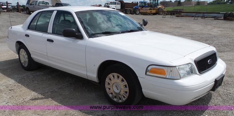 image for item J4029 2005 Ford Crown Victoria Police Interceptor