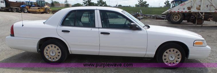 image for item J4029 2005 Ford Crown Victoria Police Interceptor