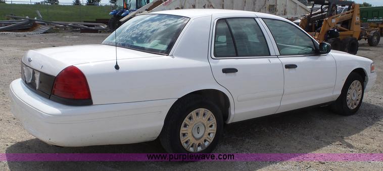 image for item J4029 2005 Ford Crown Victoria Police Interceptor