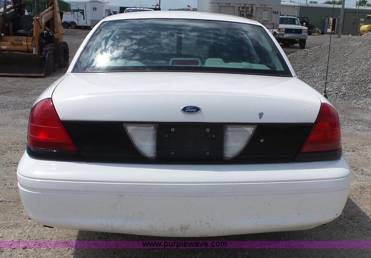 image for item J4029 2005 Ford Crown Victoria Police Interceptor