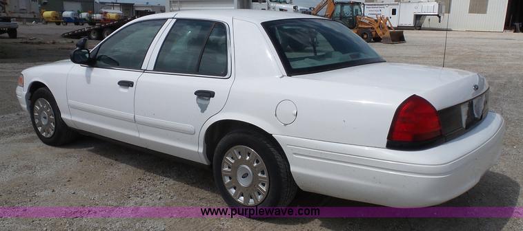 image for item J4029 2005 Ford Crown Victoria Police Interceptor