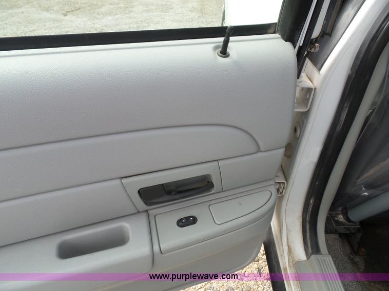 image for item J4029 2005 Ford Crown Victoria Police Interceptor