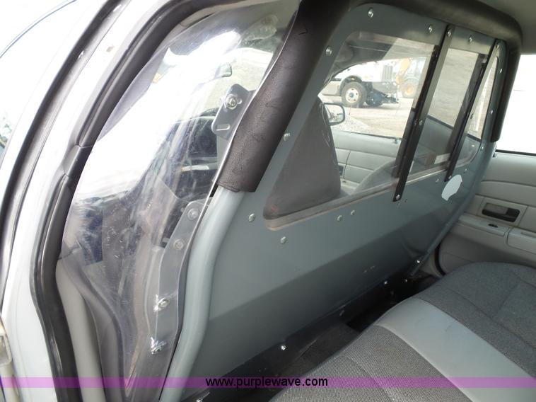 image for item J4029 2005 Ford Crown Victoria Police Interceptor