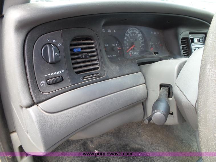 image for item J4029 2005 Ford Crown Victoria Police Interceptor