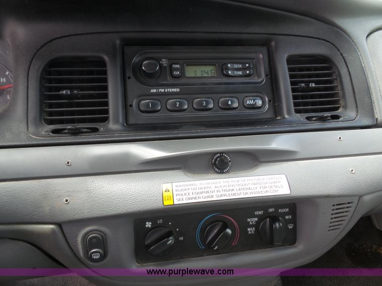 image for item J4029 2005 Ford Crown Victoria Police Interceptor