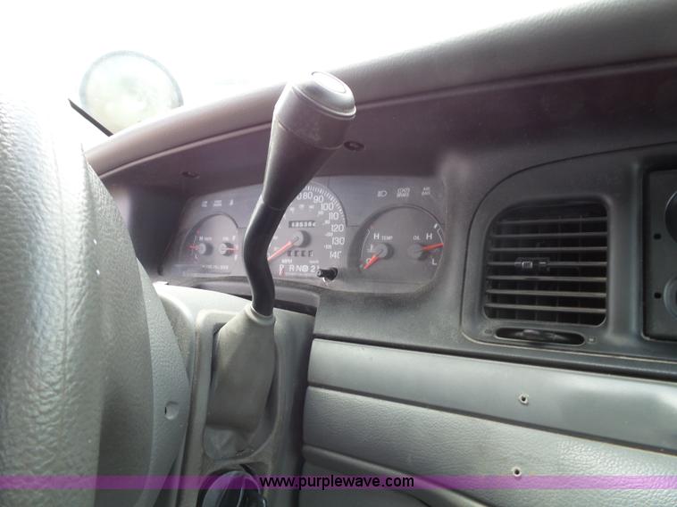 image for item J4029 2005 Ford Crown Victoria Police Interceptor