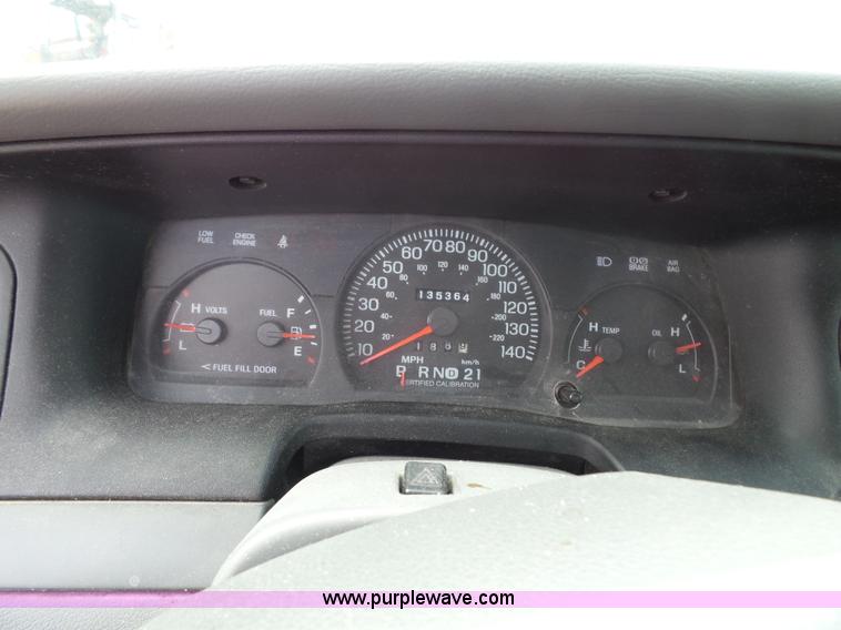 image for item J4029 2005 Ford Crown Victoria Police Interceptor