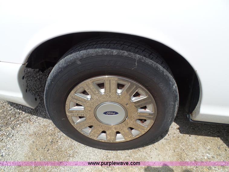 image for item J4029 2005 Ford Crown Victoria Police Interceptor