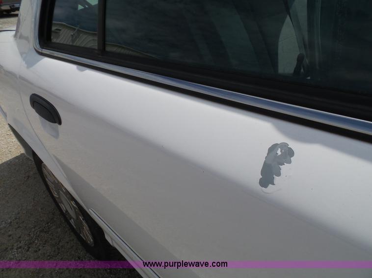 image for item J4029 2005 Ford Crown Victoria Police Interceptor