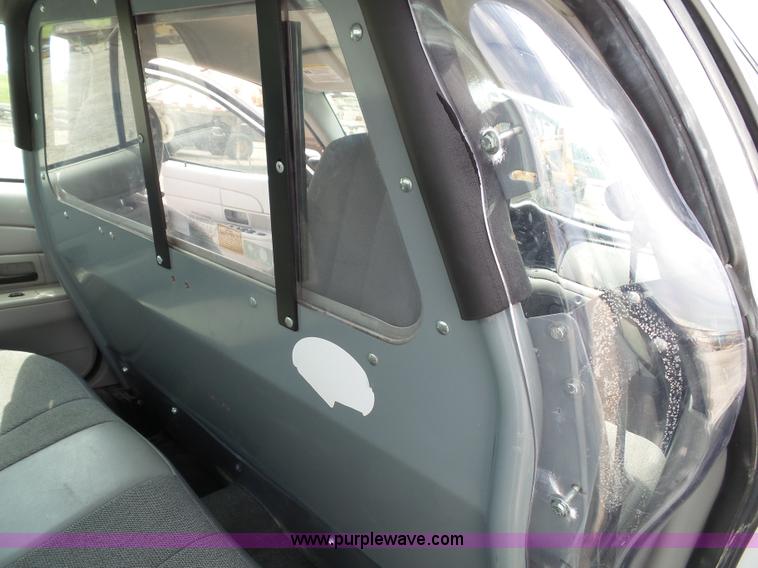 image for item J4029 2005 Ford Crown Victoria Police Interceptor