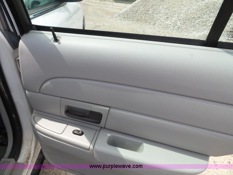 image for item J4029 2005 Ford Crown Victoria Police Interceptor