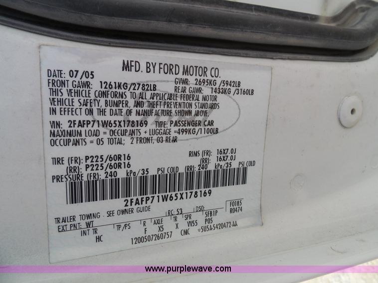 image for item J4029 2005 Ford Crown Victoria Police Interceptor