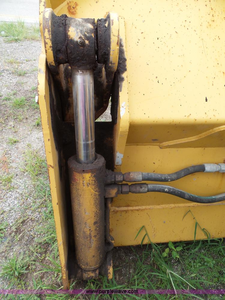 image for item J4820 2004 Caterpillar 924G wheel loader