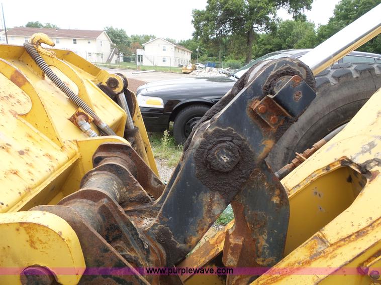 image for item J4820 2004 Caterpillar 924G wheel loader