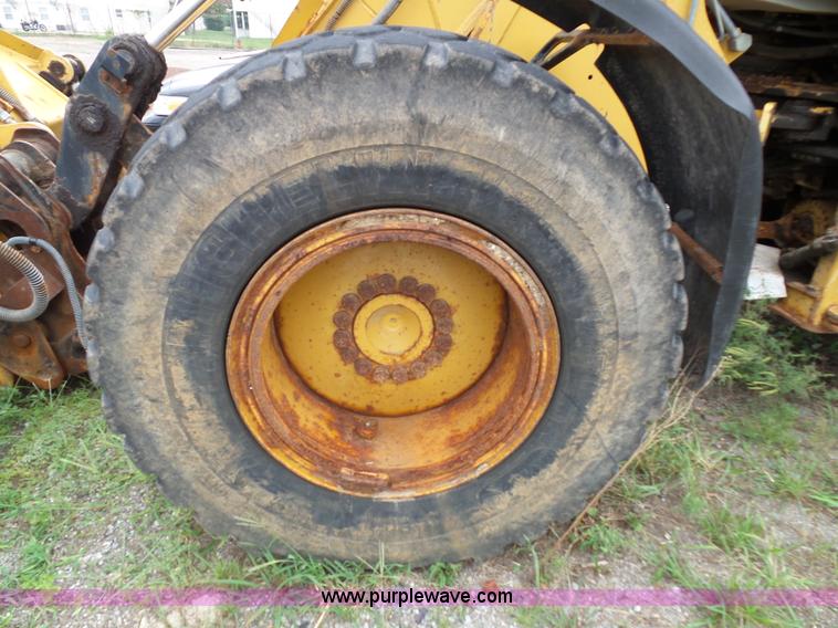 image for item J4820 2004 Caterpillar 924G wheel loader
