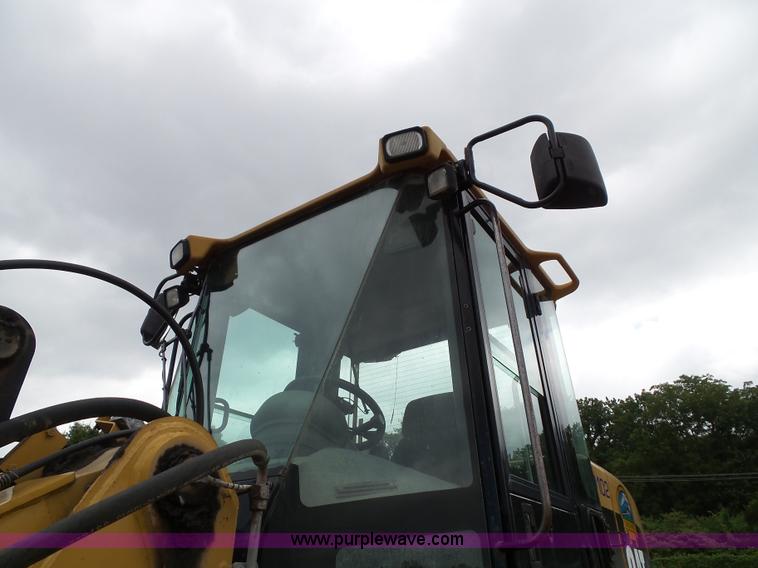 image for item J4820 2004 Caterpillar 924G wheel loader