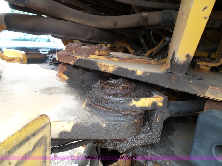 image for item J4820 2004 Caterpillar 924G wheel loader