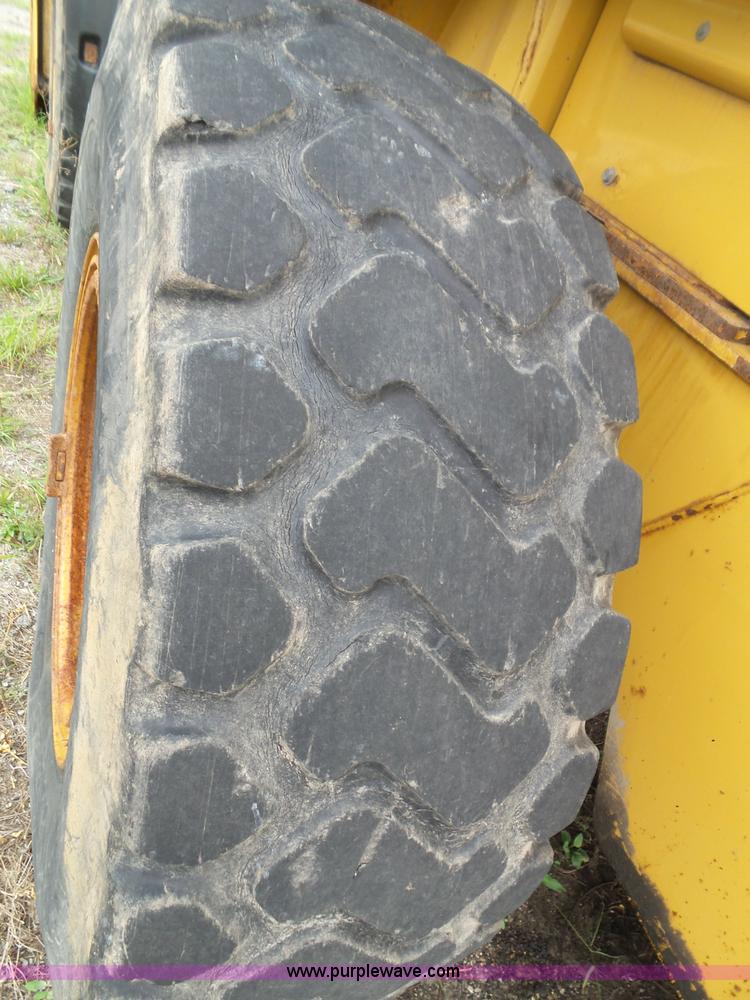 image for item J4820 2004 Caterpillar 924G wheel loader