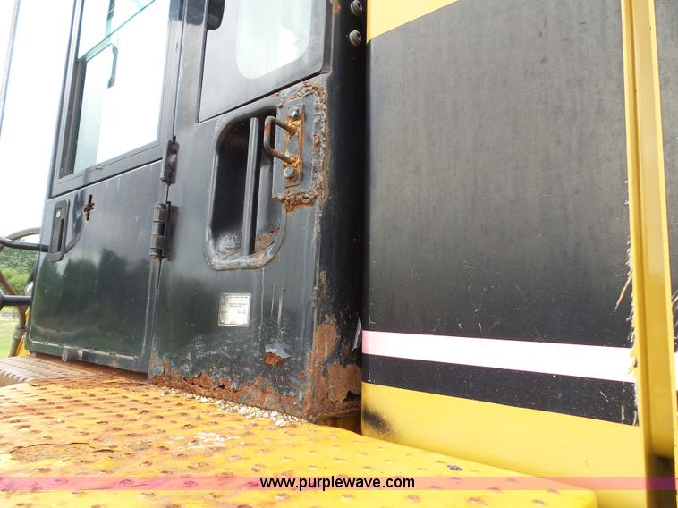 image for item J4820 2004 Caterpillar 924G wheel loader