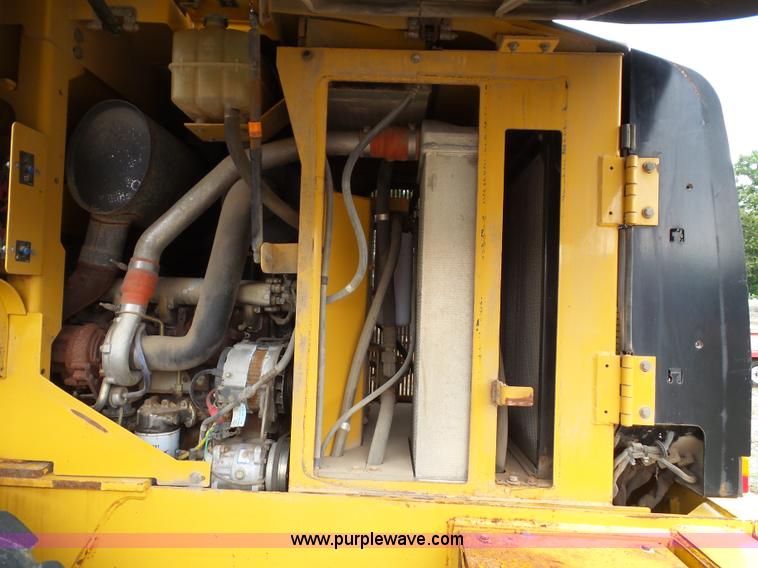 image for item J4820 2004 Caterpillar 924G wheel loader