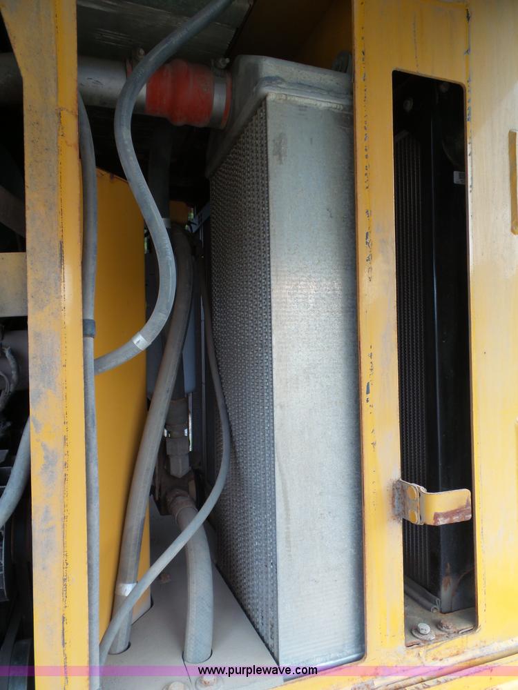 image for item J4820 2004 Caterpillar 924G wheel loader