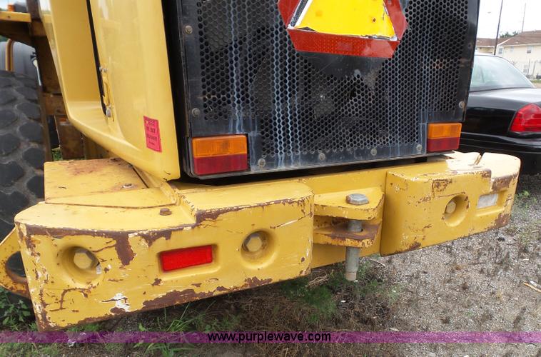 image for item J4820 2004 Caterpillar 924G wheel loader