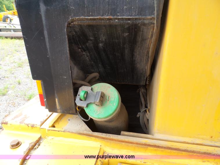 image for item J4820 2004 Caterpillar 924G wheel loader