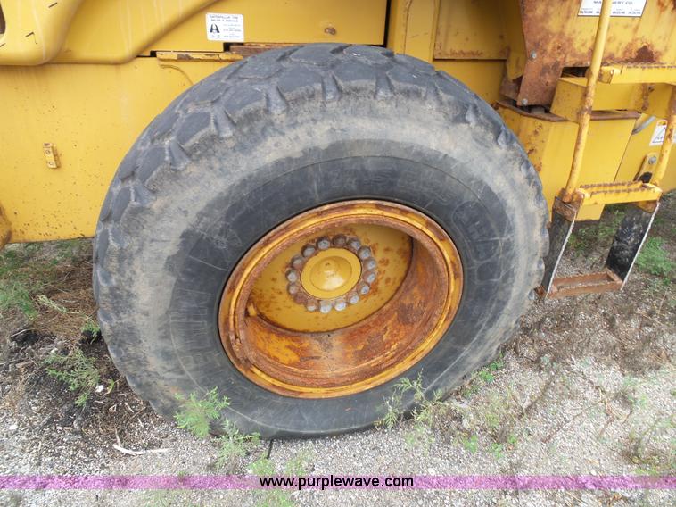 image for item J4820 2004 Caterpillar 924G wheel loader