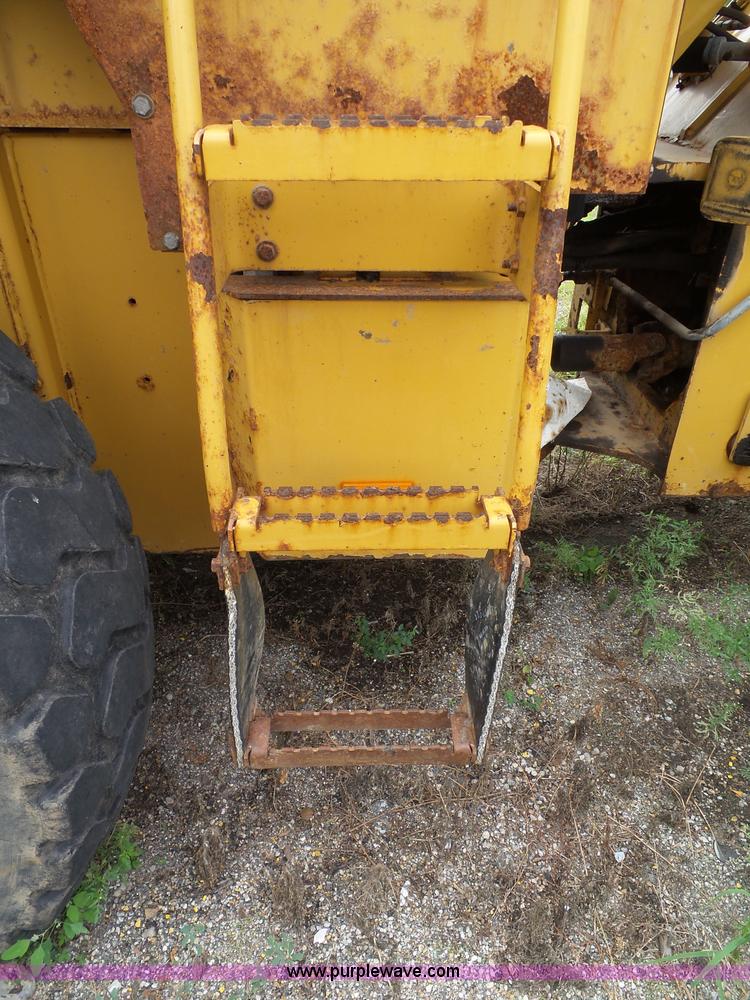 image for item J4820 2004 Caterpillar 924G wheel loader