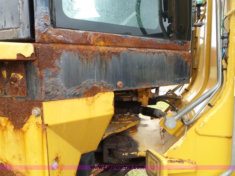 image for item J4820 2004 Caterpillar 924G wheel loader