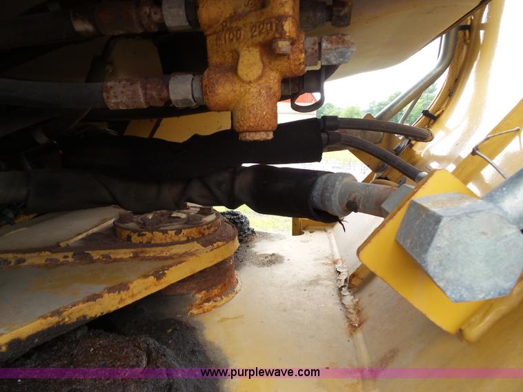 image for item J4820 2004 Caterpillar 924G wheel loader