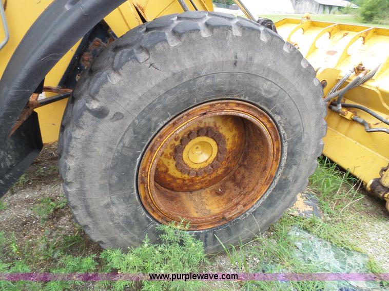 image for item J4820 2004 Caterpillar 924G wheel loader