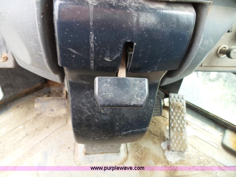 image for item J4820 2004 Caterpillar 924G wheel loader