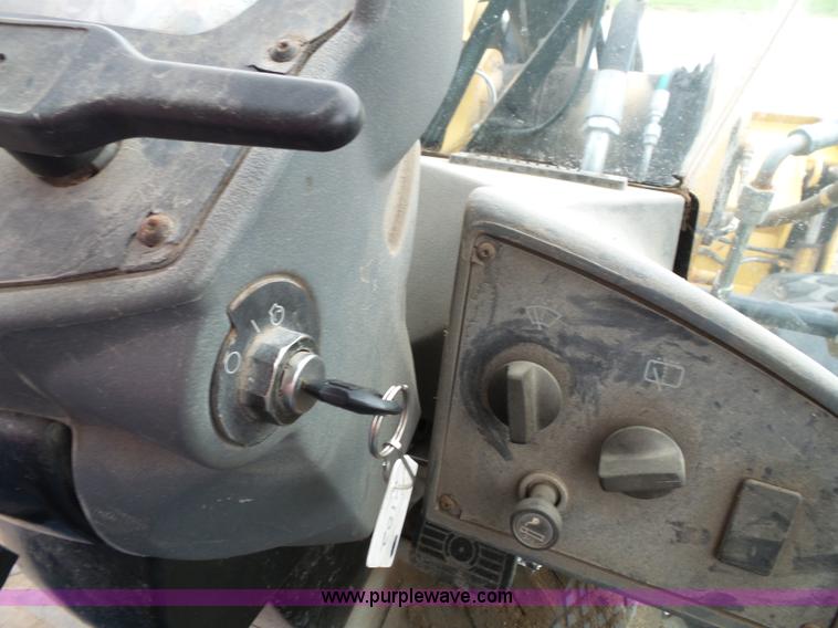 image for item J4820 2004 Caterpillar 924G wheel loader