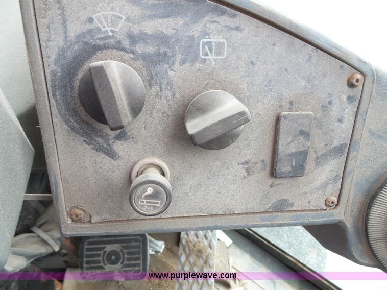 image for item J4820 2004 Caterpillar 924G wheel loader