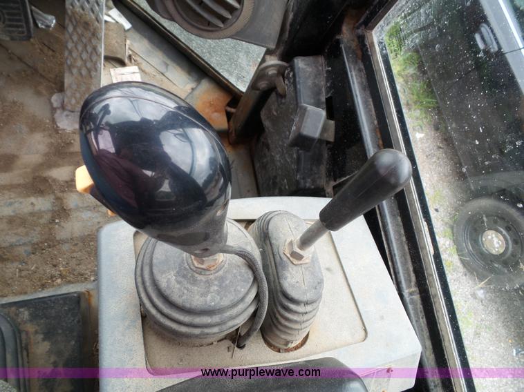 image for item J4820 2004 Caterpillar 924G wheel loader