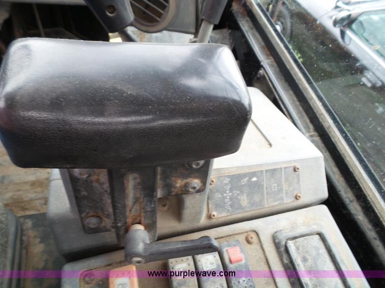 image for item J4820 2004 Caterpillar 924G wheel loader