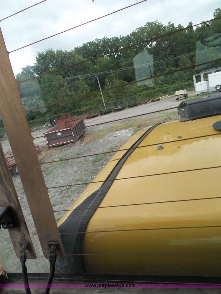 image for item J4820 2004 Caterpillar 924G wheel loader