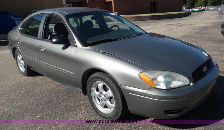 image for item J4822 2004 Ford Taurus SE